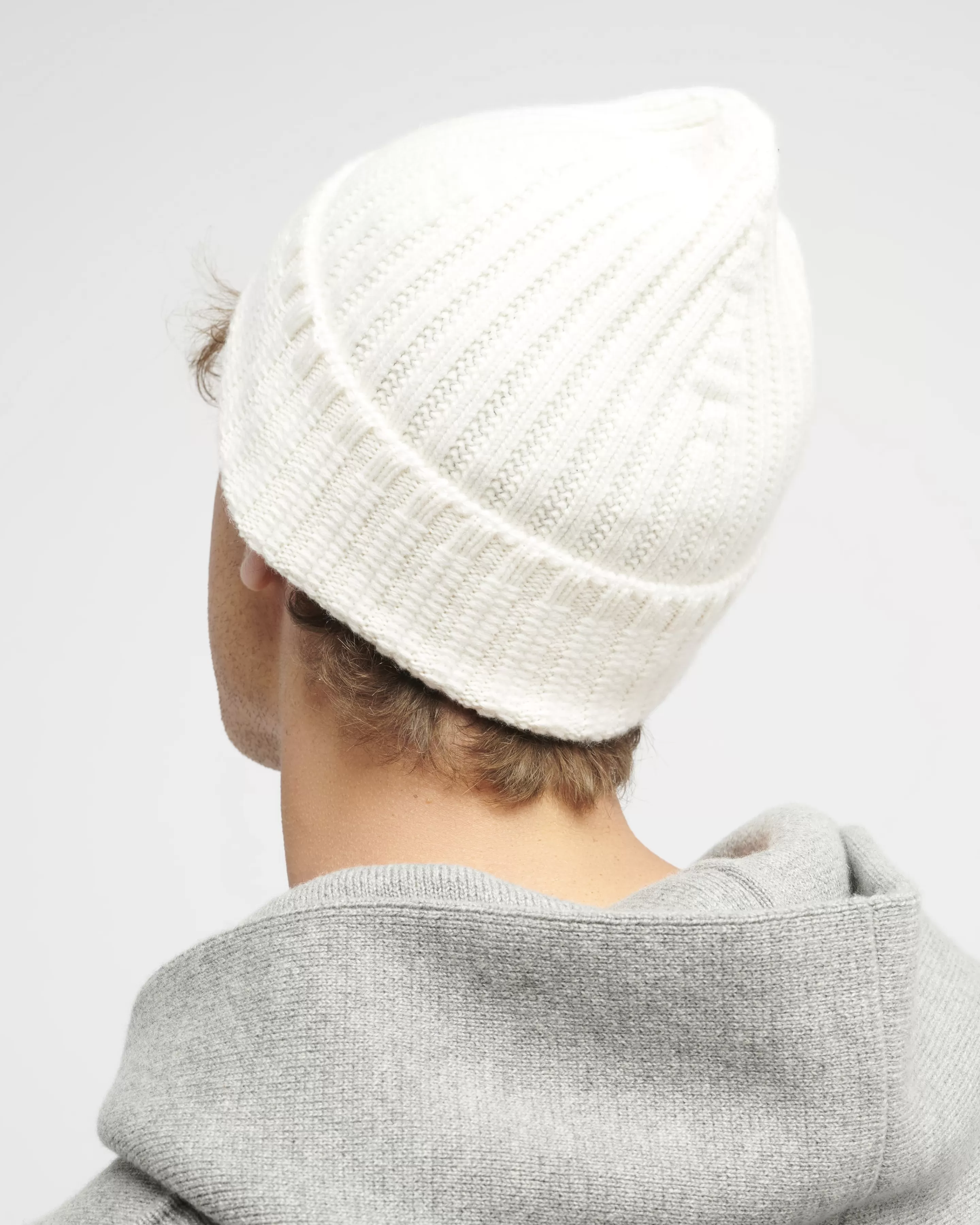 Barrie Cashmere Beanie Fashion