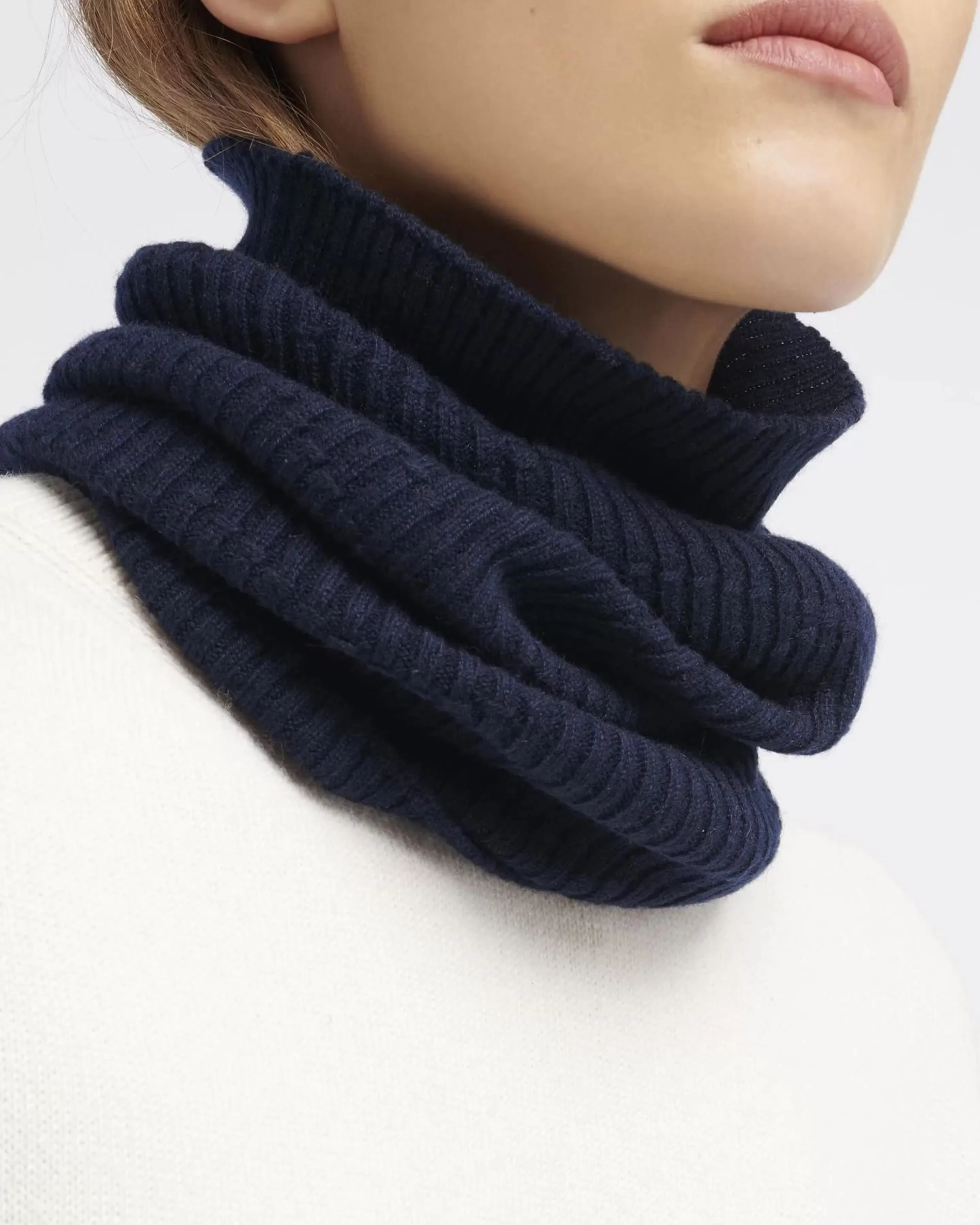 Barrie Cashmere Snood Best