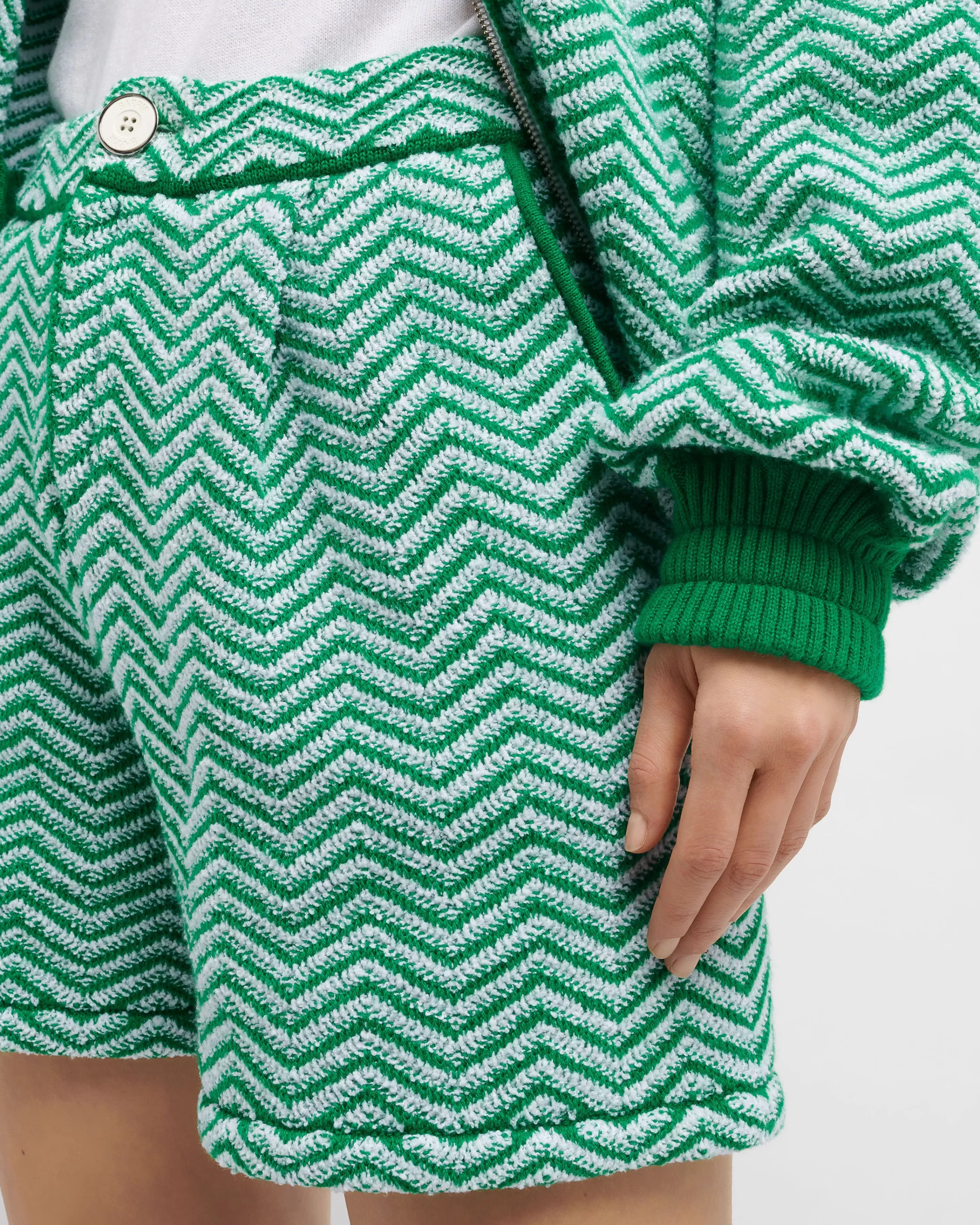 Barrie Shorts With A Chevron Motif In Cashmere And Cotton Hot