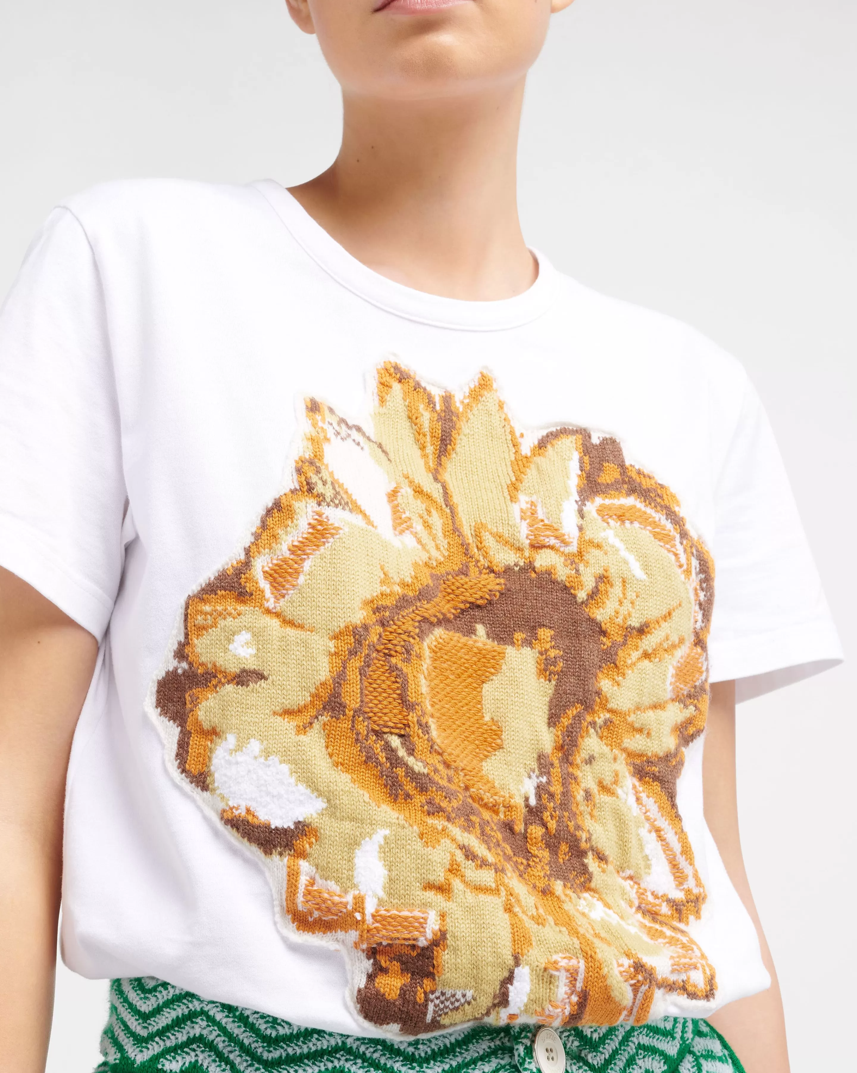 Barrie T-Shirt With A Floral Motif Patch In Cashmere Shop